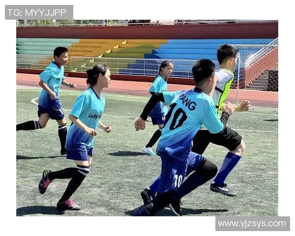 西航港小学足球明星展现青春活力与团队精神的精彩瞬间